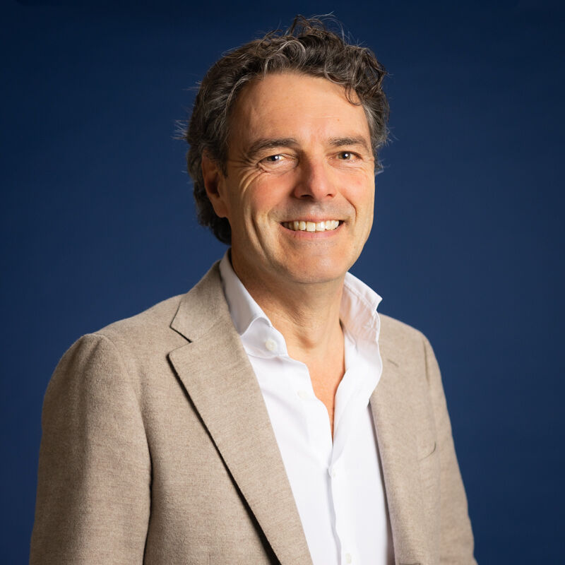 Lennart van Oosterhout, Registermakelaar-taxateur